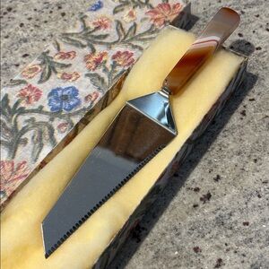 Elegant Cake Server with Agate Handle